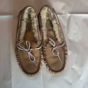 UGG Dakota Moccasin Slippers in Tan Sued with Pink Ties Size 7
